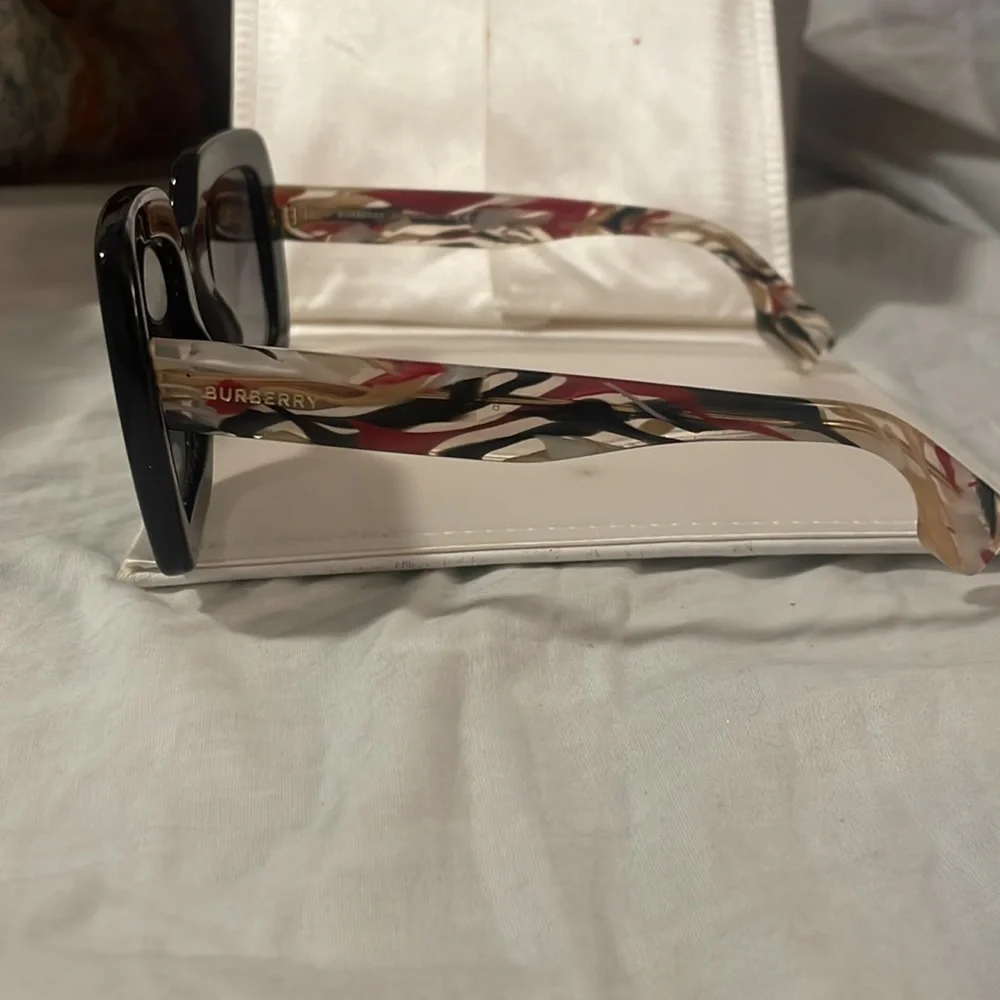 Authentic Burberry sunglasses. B 4284 3803/13 520022. Black square glasses - Picture 4 of 7